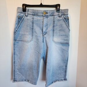 Democracy Absolution Bermuda Shorts Longer Length Denim Light Wash size 16